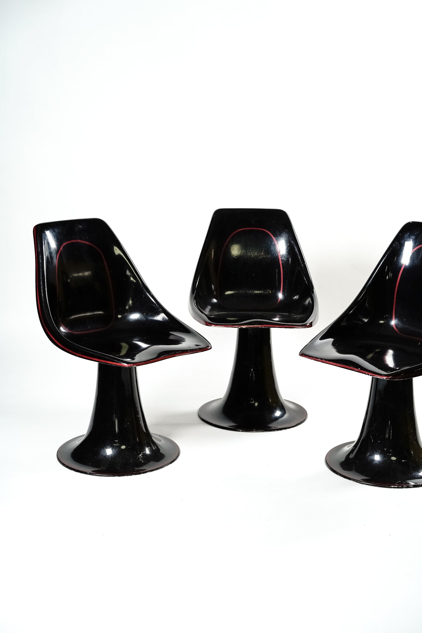 Unique fiberglass tulip chairs 1960s