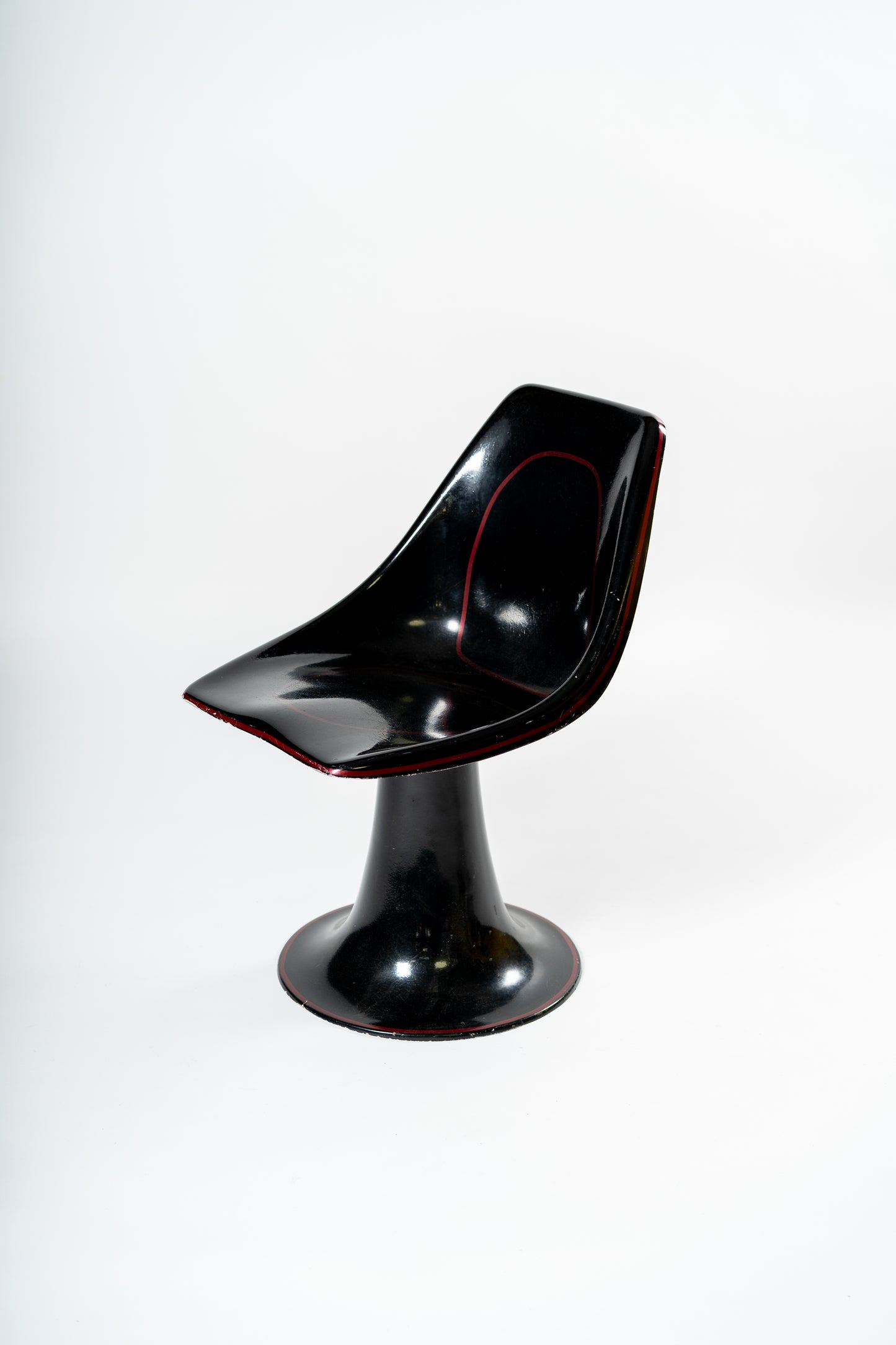 Unique fiberglass tulip chairs 1960s