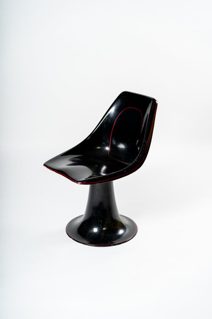 Unique fiberglass tulip chairs 1960s