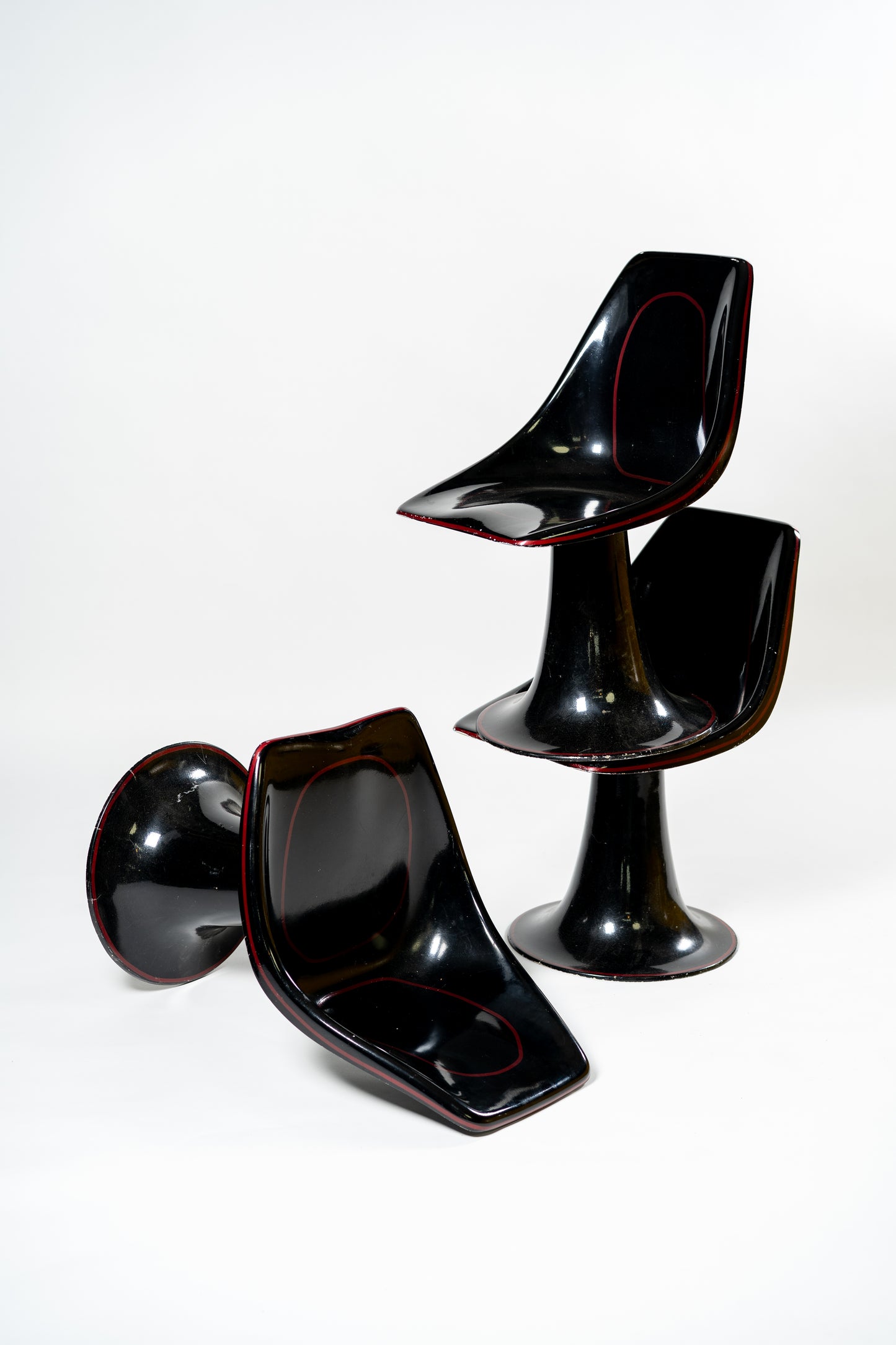 Unique fiberglass tulip chairs 1960s