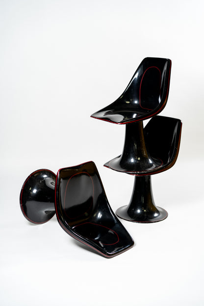 Unique fiberglass tulip chairs 1960s