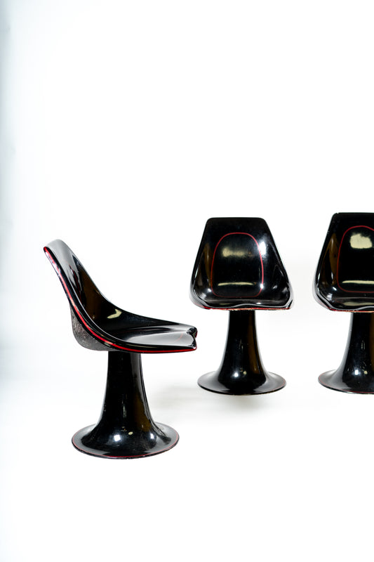 Unique fiberglass tulip chairs 1960s